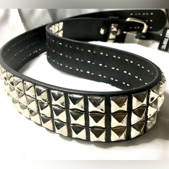 Hot topic triple studded striped metal buckle belt - Picture 2 of 5